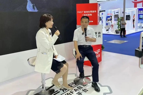 現(xiàn)場直播，暢談發(fā)展